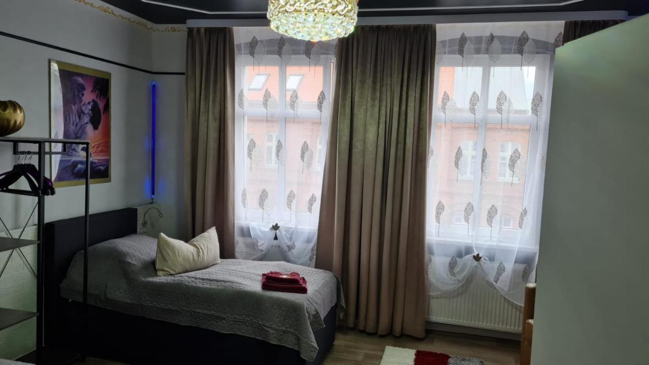 Best-Preis -Gold Suite- Mit Netflix, Self-Check-In, Ebike Ladestation, Fahrradraum, Wlan, Netflix Und Massagesessel - Direkt Am Elberadweg Im Herzen Von 维滕贝尔格 外观 照片