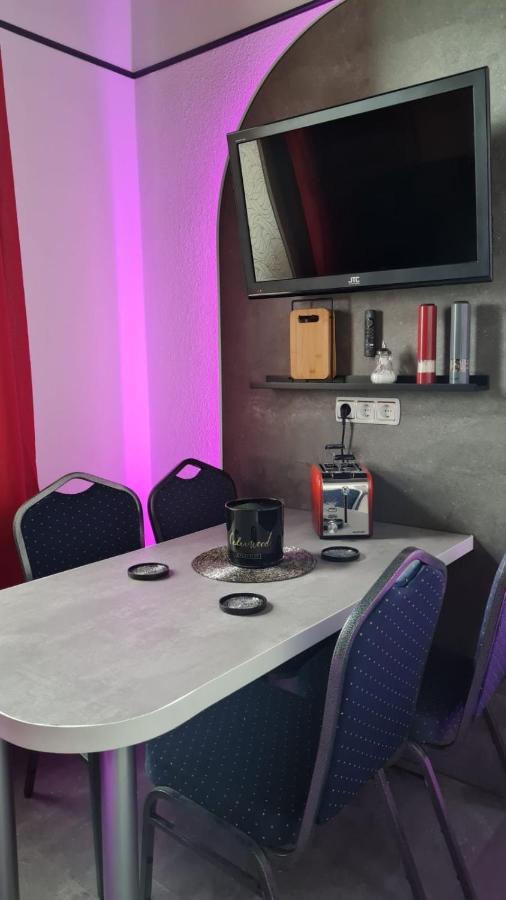 Best-Preis -Gold Suite- Mit Netflix, Self-Check-In, Ebike Ladestation, Fahrradraum, Wlan, Netflix Und Massagesessel - Direkt Am Elberadweg Im Herzen Von 维滕贝尔格 外观 照片