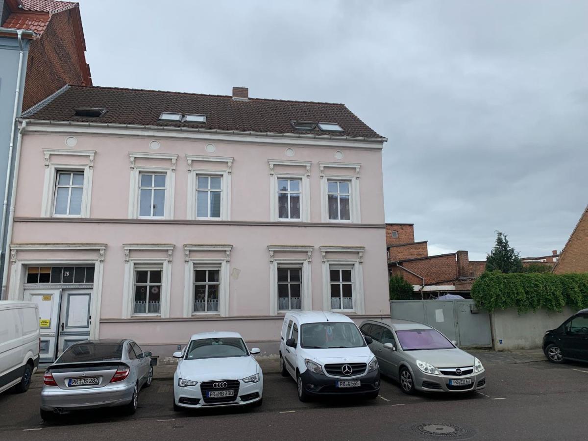 Best-Preis -Gold Suite- Mit Netflix, Self-Check-In, Ebike Ladestation, Fahrradraum, Wlan, Netflix Und Massagesessel - Direkt Am Elberadweg Im Herzen Von 维滕贝尔格 外观 照片